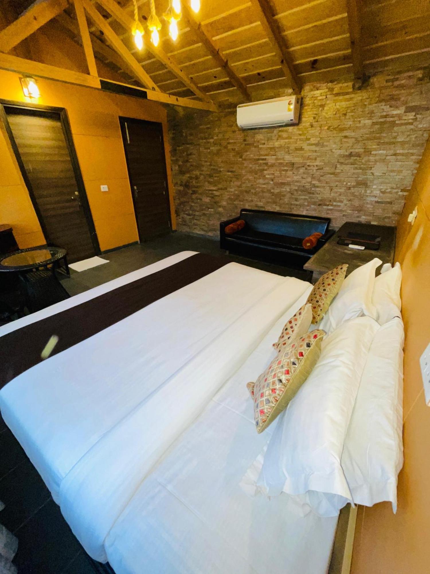 Sea Hawk - Luxury Hill Resort 4 Mins From Bhimtal Lake Rom bilde